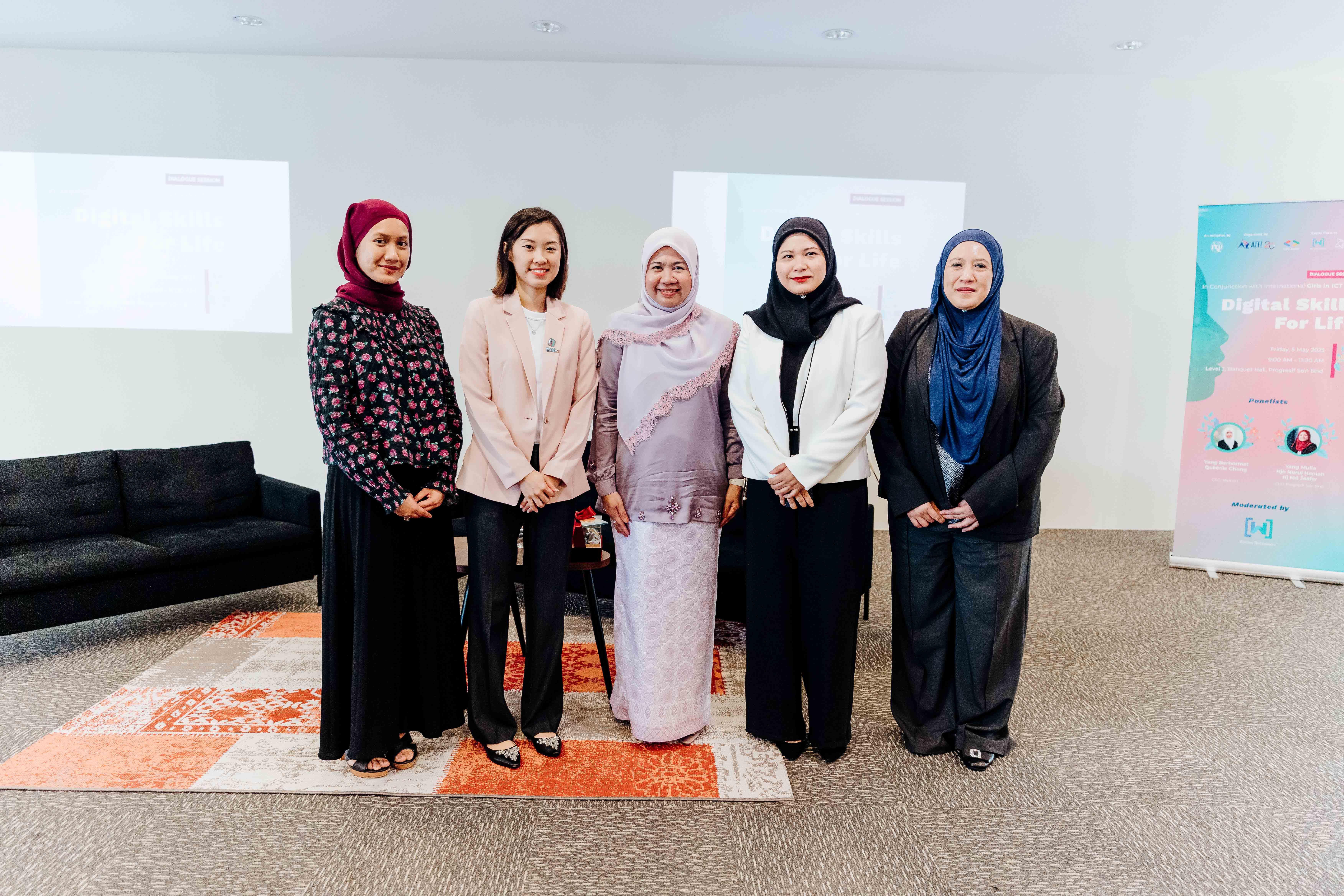 L R Saedah Hasnal YB Queenie Julianah Haji Ali Ahmad DCE AITI Haniah Jaafar Marinna Mahari